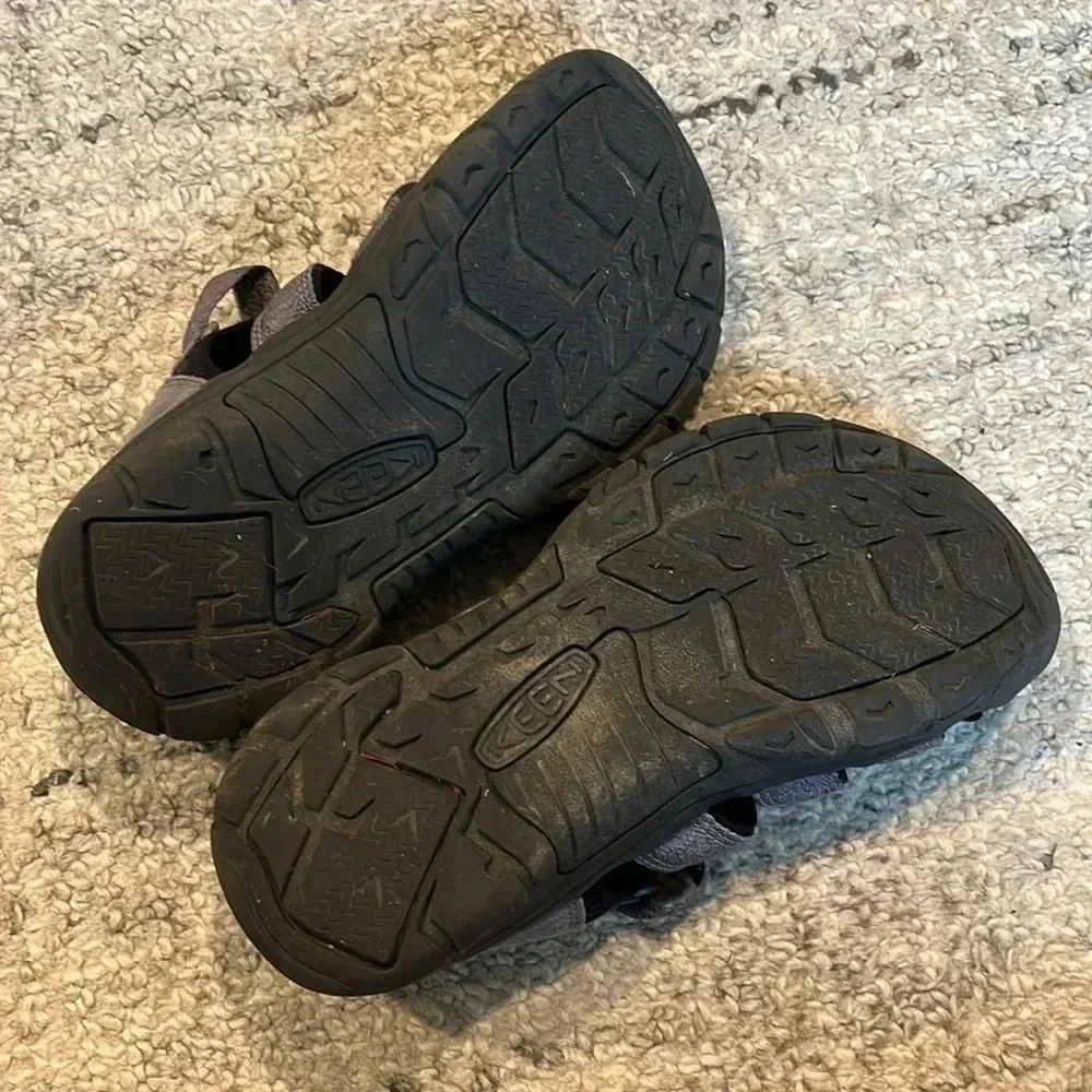KEEN Kids' Black and Gray Sandals - Picture 8 of 10